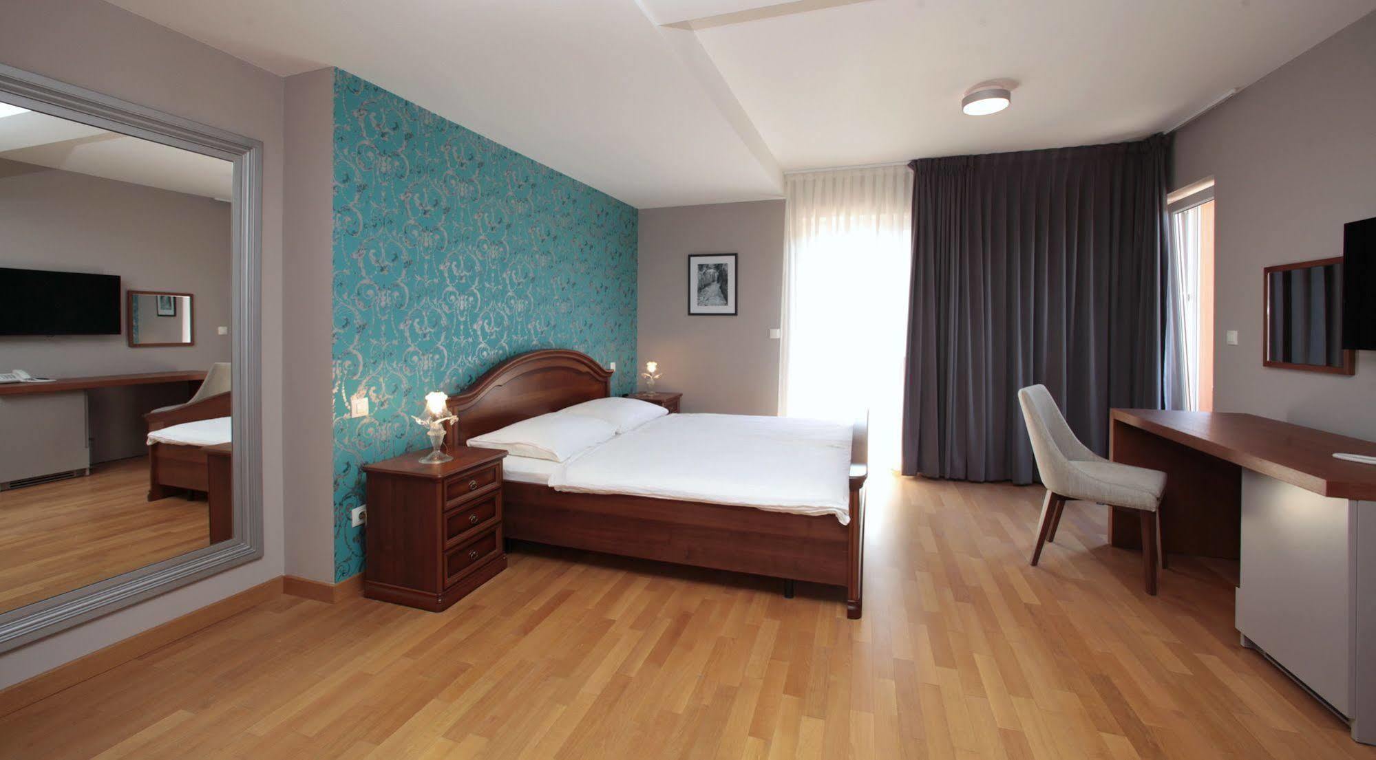 Hotel Minerva เมดูลิน ภายนอก รูปภาพ