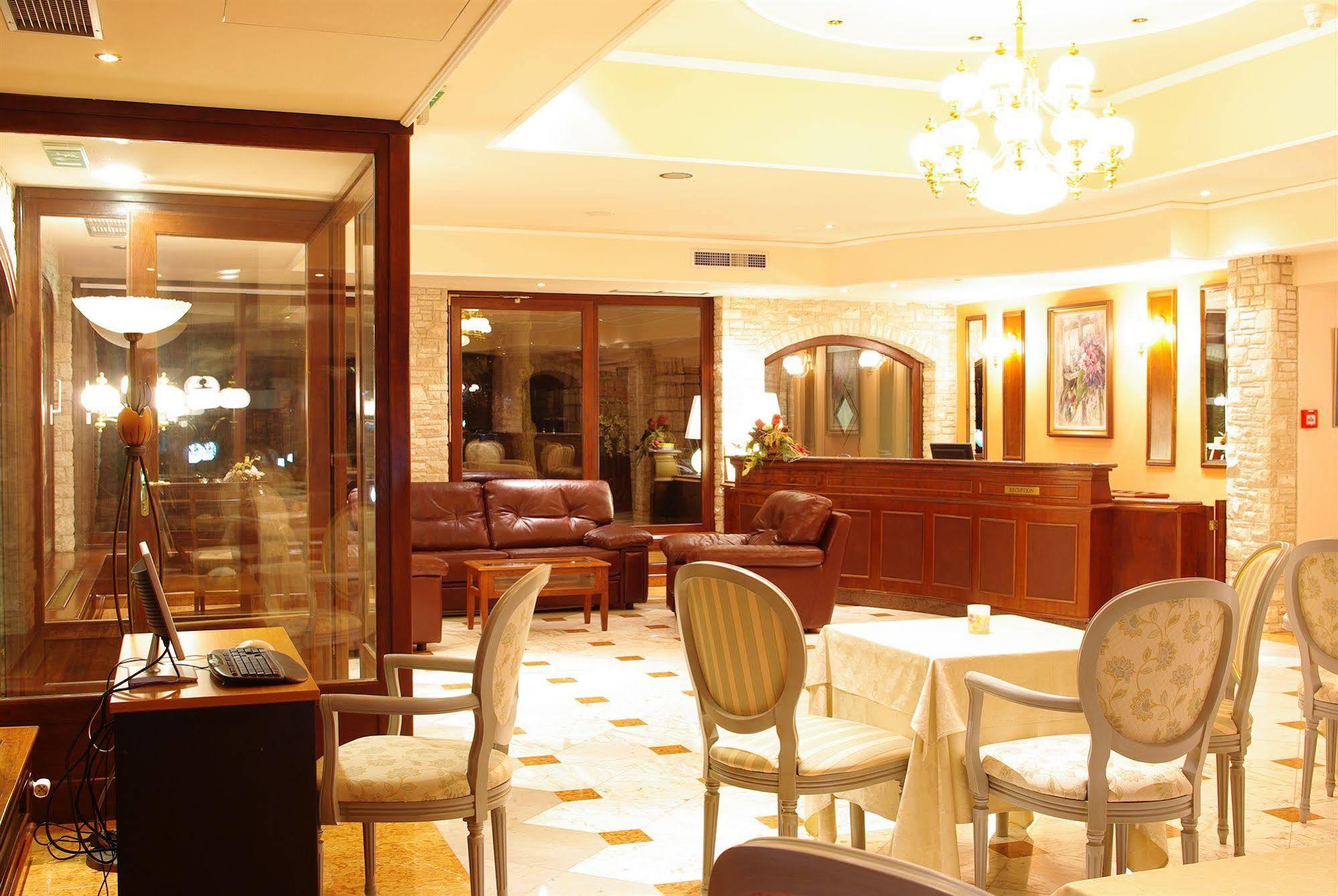Hotel Minerva เมดูลิน ภายนอก รูปภาพ