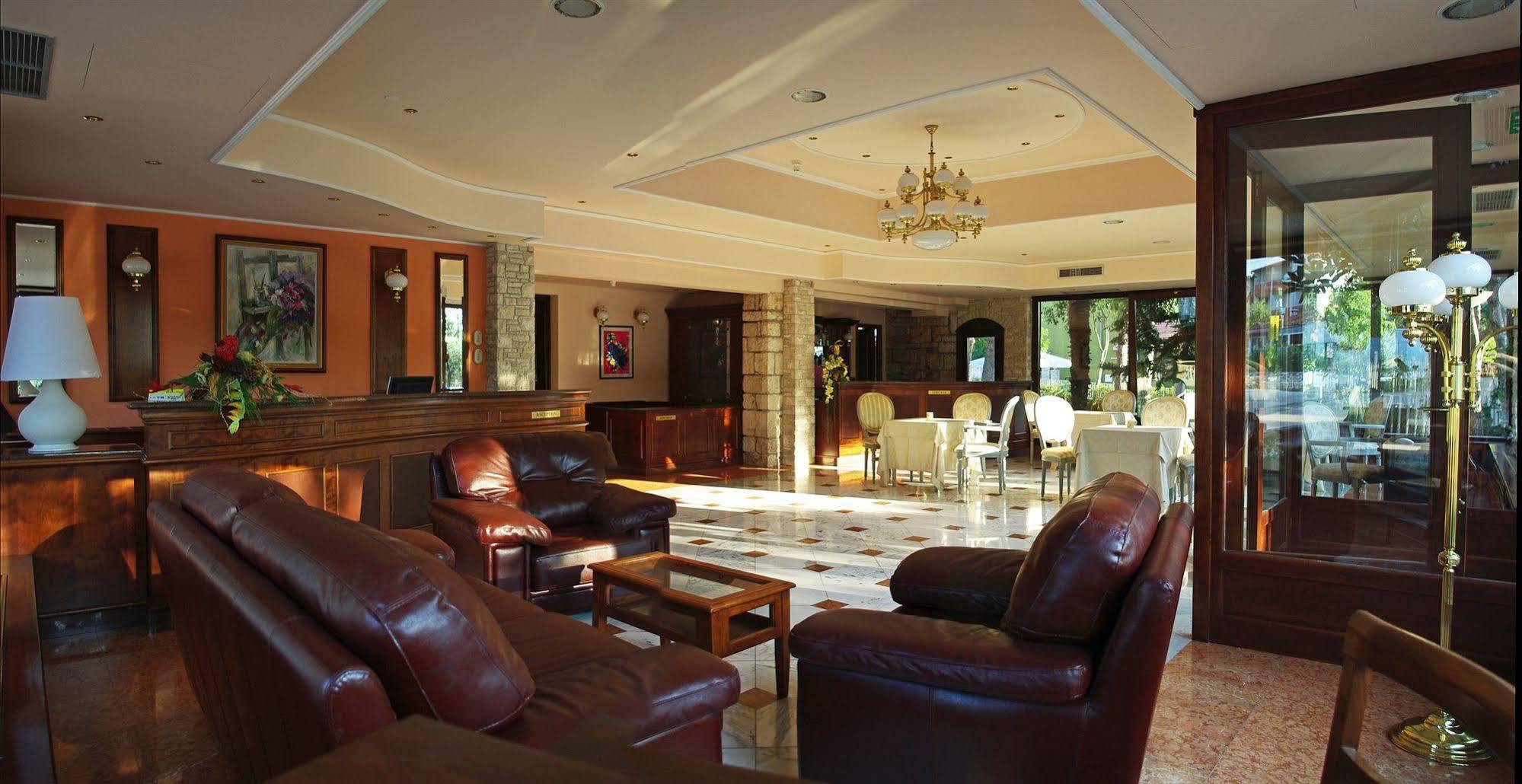 Hotel Minerva เมดูลิน ภายนอก รูปภาพ