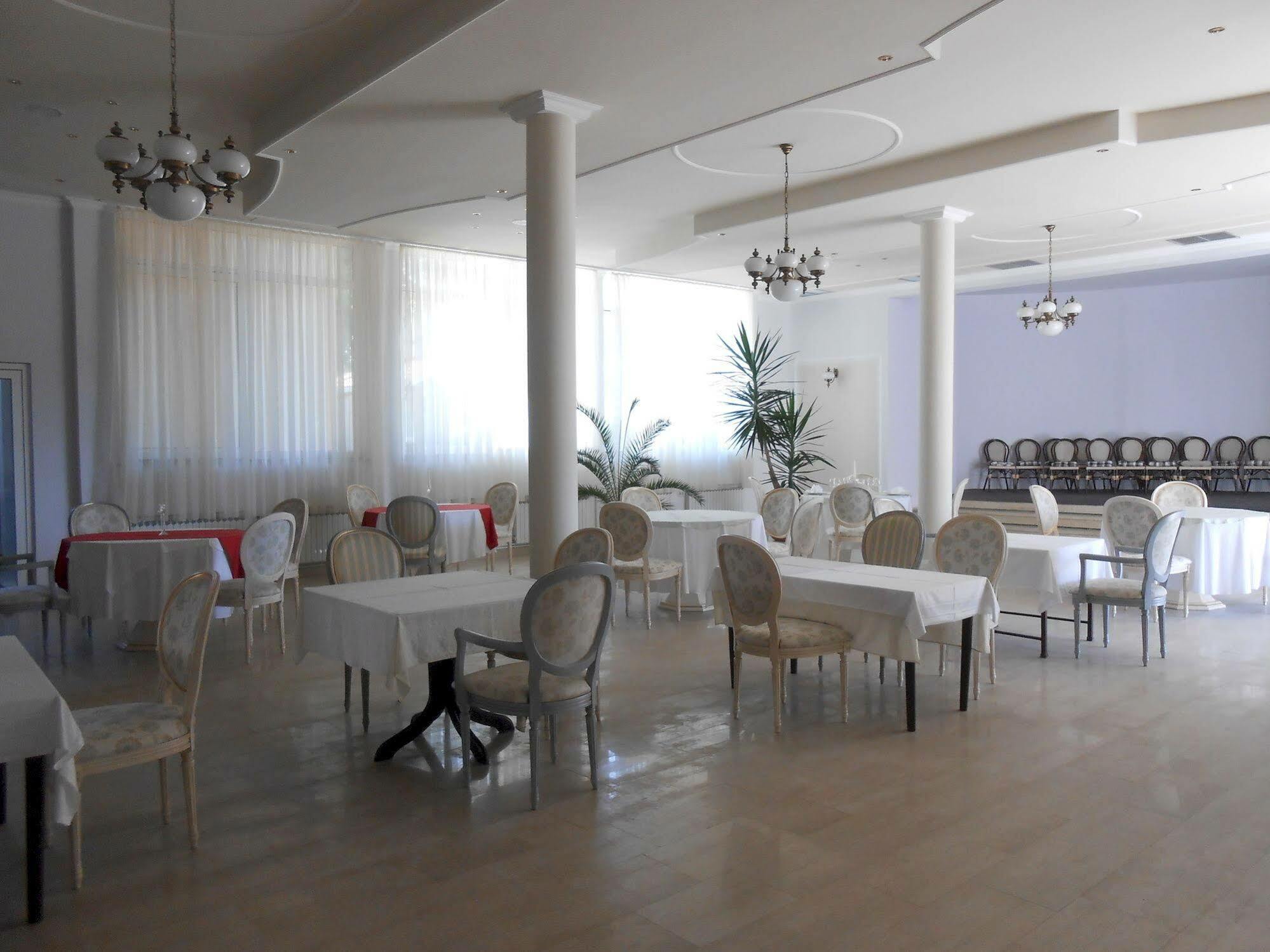 Hotel Minerva เมดูลิน ภายนอก รูปภาพ